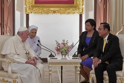 Strive for unity amid diversity, Pope Francis tells authorities in Thailand