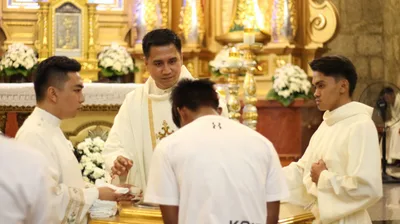 Parish welcomes converts on Easter vigil