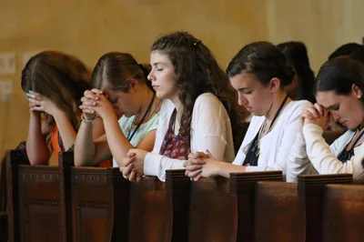 Don’t wait to be perfect to answer vocational call, pope says