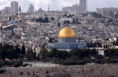 True believers want peace for Jerusalem, pope tells imam