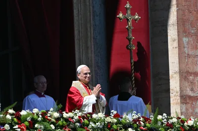 Urbi et Orbi: Pope urges world leaders to lay down weapons