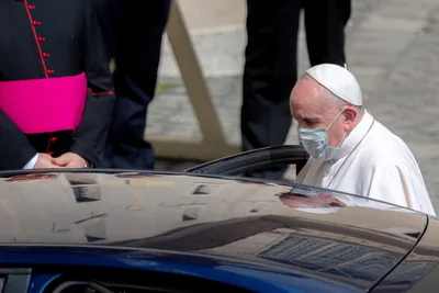 Pope Francis to spend week recovering in hospital after intestinal surgery