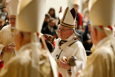 Pope at Christmas: Come to the manger with love, charity, simplicity