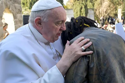 Pope Francis reminds migrants in Malta of his ‘closeness’ on last day of visit