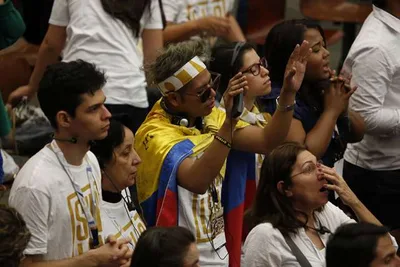 Pope tells youth to ‘break the mirror’ of narcissism, focus on others