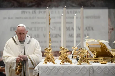 Pope Francis opens ministries of lector and acolyte to women: A CNA Explainer