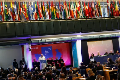 Pope calls on world leaders to eradicate poverty, hunger
