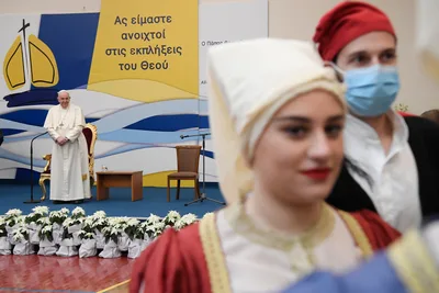 Pope Francis to youth in Greece: Don’t be ‘prisoners of the cell phone’