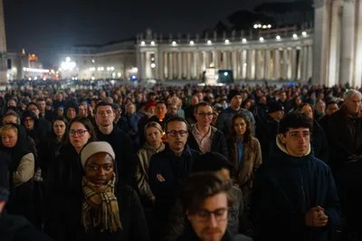 Pope from hospital: ‘Thank you for your prayers, I accompany you from here’