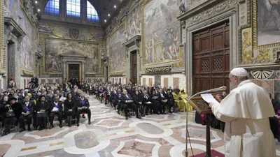 Amid threat of war, world must not give up hope, pope tells diplomats