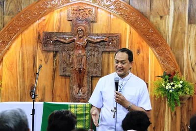 Bishop favors Bible classes in public schools