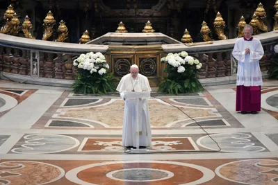 Pope Francis’ Easter blessing: May Christ dispel the darkness of our suffering humanity
