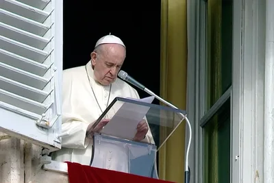 Pope Francis prays for Filipinos hit by typhoons