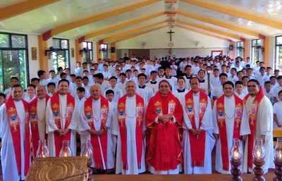 Be gentle as doves, bishop tells seminarians