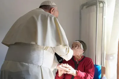 Pope Francis invites grandparents to join a ‘spiritual and non-violent revolution’