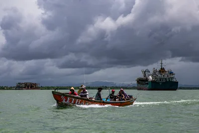 Fishers back House probe into Duterte-approved Chinese dredging