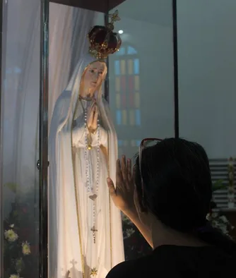 Olongapo’s ‘typhoon-proof’ devotees welcome Fatima image