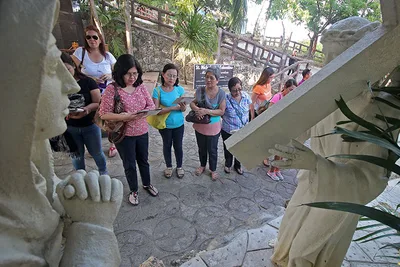 Makati youth make Stations of the Cross ‘more reflective’