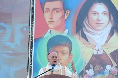 Nuncio tells youth to be instruments of mercy, peace at end of NYD