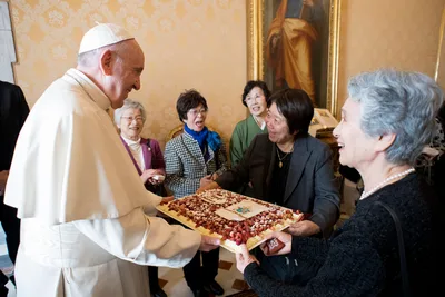 Pope celebrates his birthday with clients of Vatican pediatric clinic