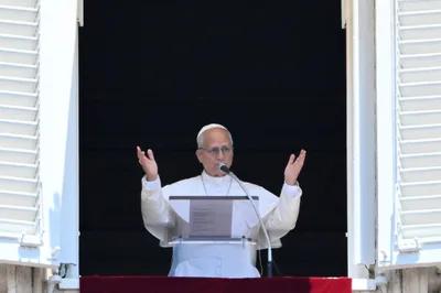 Pope at Angelus: Love involves detachment, loss, hospitality