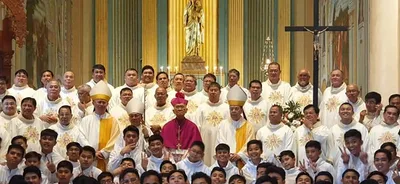 ‘Be saints next door,’ Archbishop tells seminary alumni