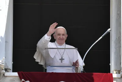Pope Francis at the Angelus: ‘Let Jesus look at and heal your heart’