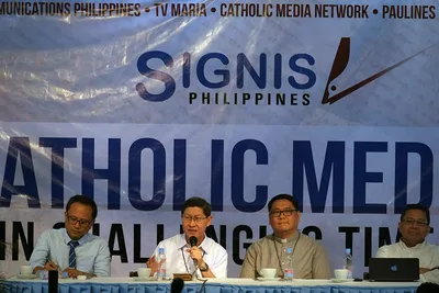 Let’s work together, Cardinal Tagle urges Catholic media