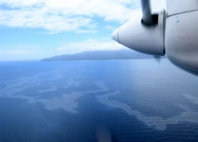 Oil from sunken tanker swamps central Philippine coast