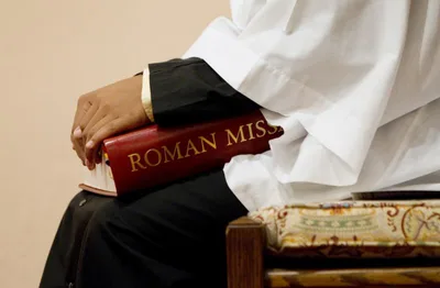 Pope amends church law on Mass translations, highlights bishops’ role