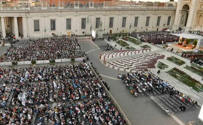 Pope Francis calls silence ‘essential’ at prayer vigil for Synod on Synodality