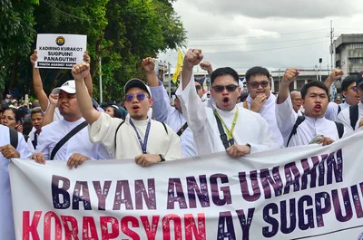 Cardinal urges ‘sustained’ protests against corruption