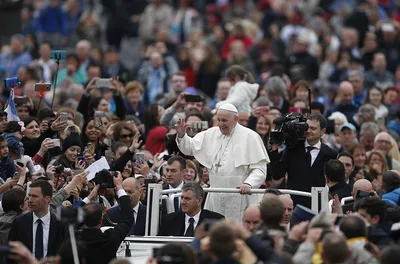 Gospel calls Christians to reject economy that exploits, pope says