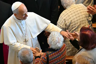 Pope to have lunch with 200 poor people from Rome in Castel Gandolfo