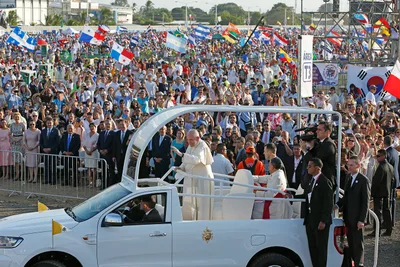 Global encounter of WYD challenges nationalism, walls, pope says