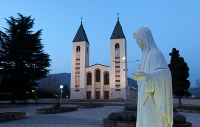 Not ruling on apparitions, pope allows pilgrimages to Medjugorje