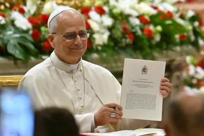 Pope signs Apostolic Letter marking sixtieth anniversary of Gravissimum Educationis