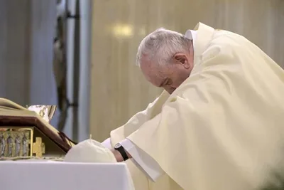 Sunday Mass should be the culmination of all parish activities, Cardinal Parolin says