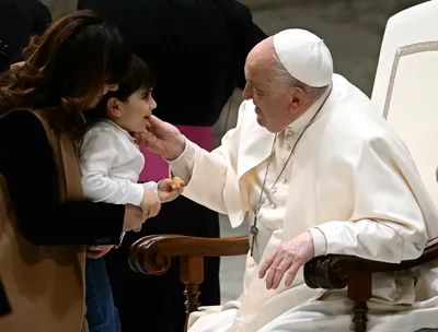Pope Francis in Sunday Angelus: Jesus heals our wounds so we can love others