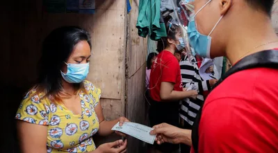 Caritas Manila distributes P20M in GCs to urban poor