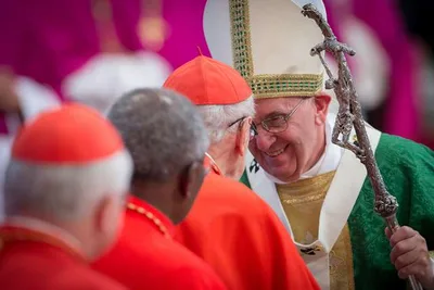 Amid controversy, council of cardinals backs Pope Francis