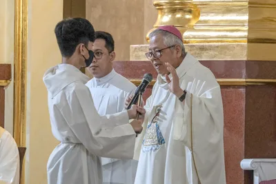 Put down your phone during Mass, bishop reminds Catholics