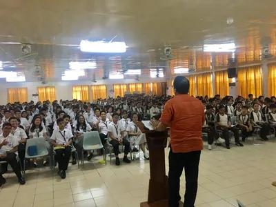 Speaker warns about valuing wifi more than purity