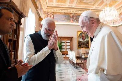 Narenda Modi invites Pope Francis to visit India at ‘very warm’ Vatican meeting