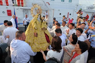 Amid challenges, turn to Mary, Cardinal Tagle tells devotees