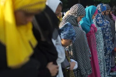 Cardinal Quevedo stands in solidarity with Muslims at Ramadan’s end