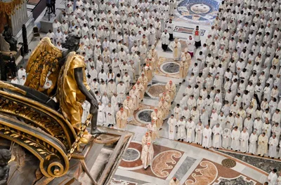 Pope at Chrism Mass: Pray for the joy of priests