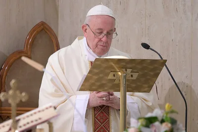 Pope Francis honors priests and doctors who have died in the coronavirus pandemic
