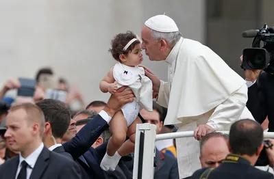 Be grateful to parents, never insult them, pope says