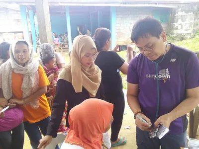 Marawi relief ops continue amid air strikes